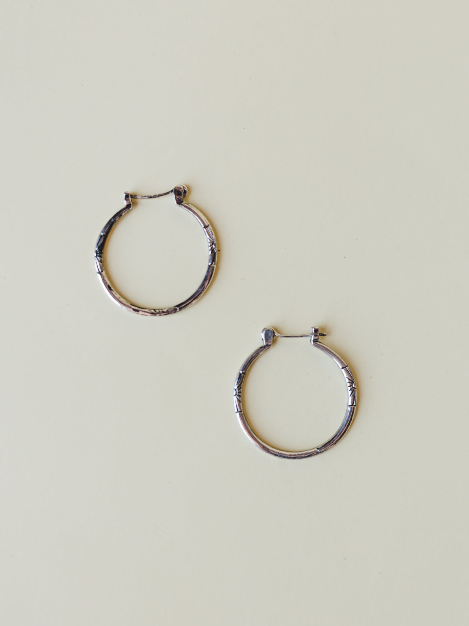 Flower Hoops - Silver