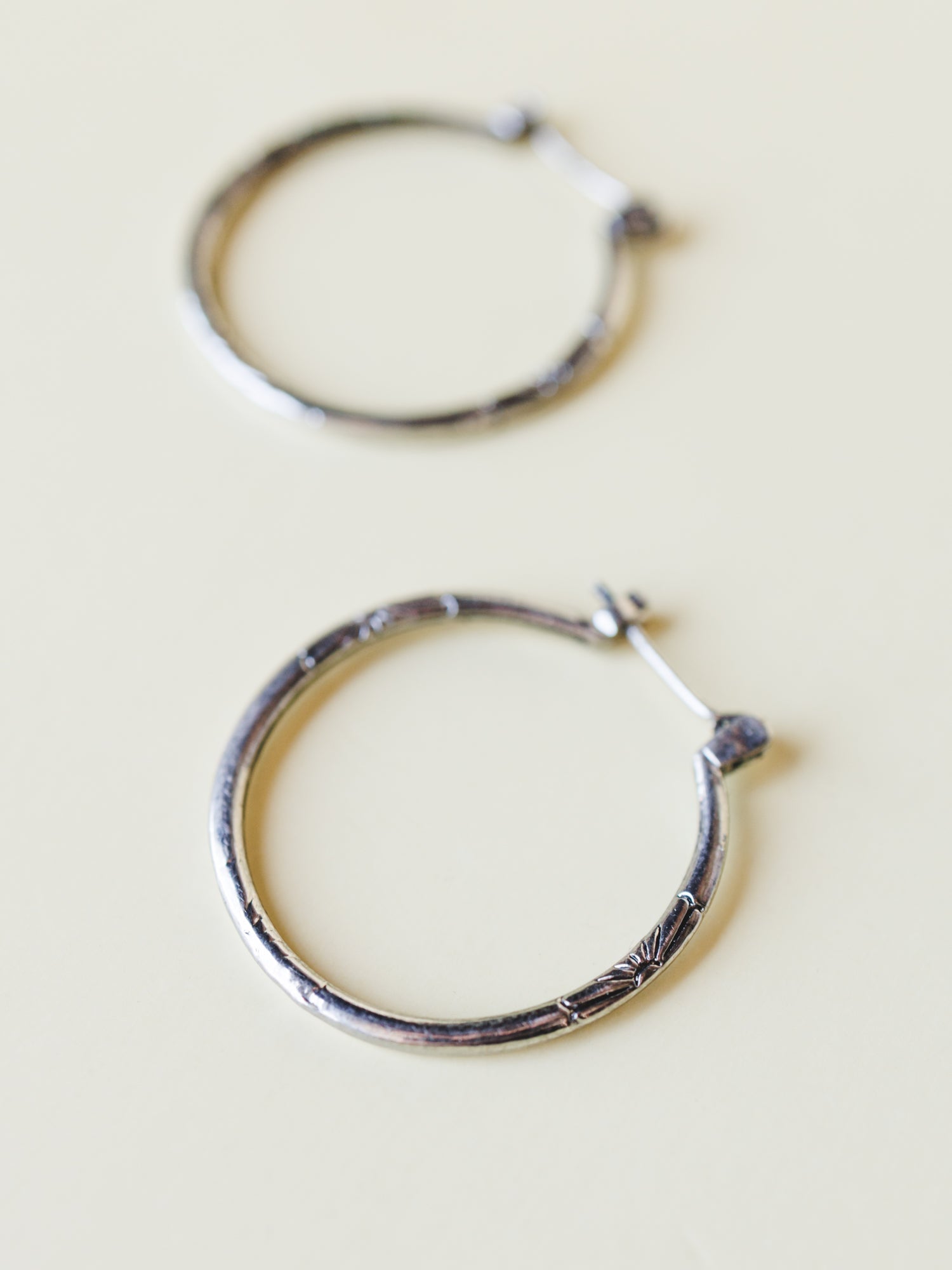 Flower Hoops - Silver